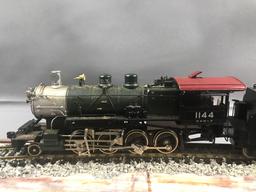 HO Brass Tenshodo engine, tender and display