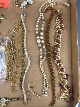 Group of 15 pieces costume jewelry