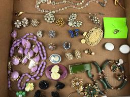 Group of 40+ pieces costume jewelry