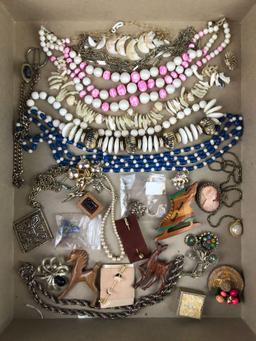 Group of 30+ pieces costume jewelry