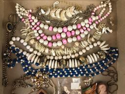 Group of 30+ pieces costume jewelry