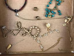 Group of 15+ pieces costume jewelry