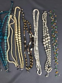 Group of 20+ pieces costume jewelry