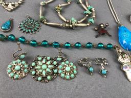Group of 30+ pieces assorted jewelry