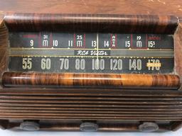 Vintage RCA Victor Model 26X3 Radio