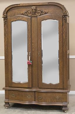 Beautiful antique, quarter sawn oak American double doored Wardrobe, circa 1910, with beveled mirror