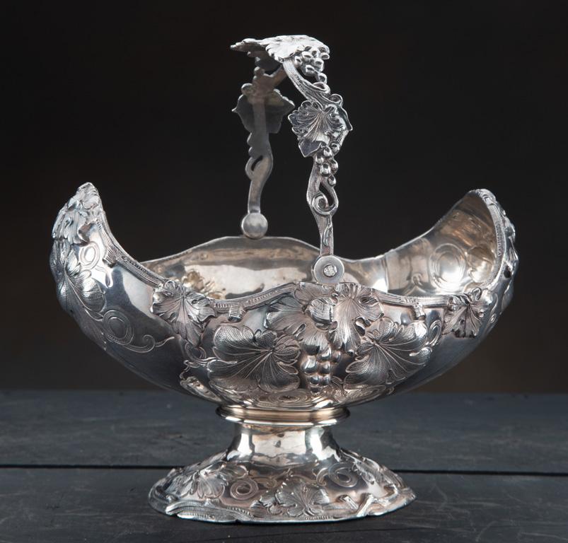 "Tiffany & Co., English Sterling / 925/1000" marked, beautiful canoe style Pedestal Bowl with handle
