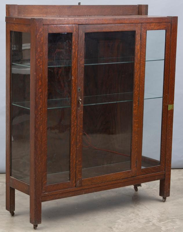 Antique Mission Oak China Cabinet with three glass adjustable shelves, circa 1910, measures 58" T x