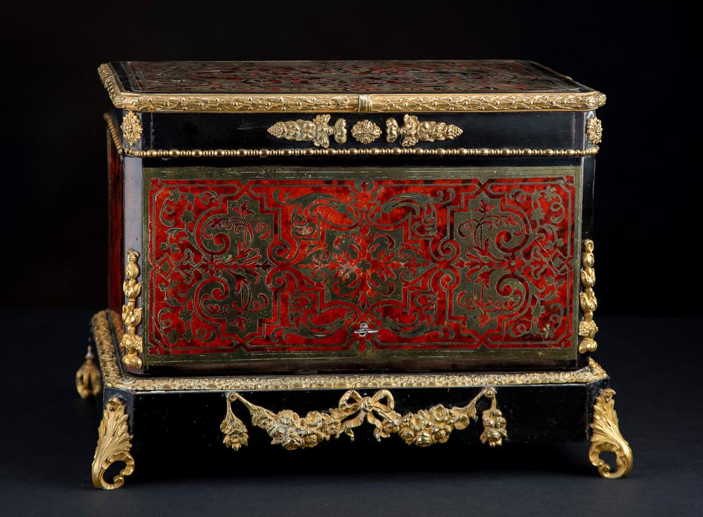 Elaborate inlaid, folding Tantalus (portable Liquor Case), circa 1900-1920. Extremely fine inlay on