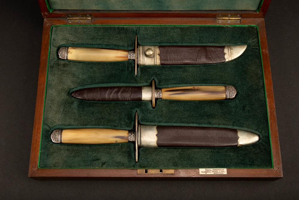 Fine vintage, fitted, Cased Set of horn handled Knives. Case and Knives are marked "Walker & Hall /