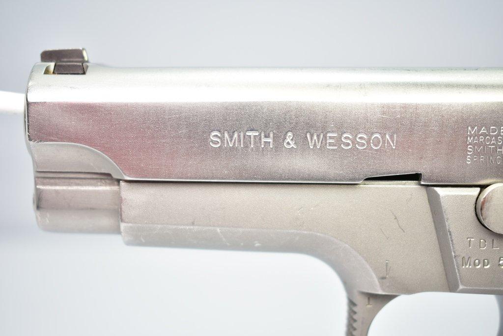 Smith & Wesson, Model 5906, 9mm cal., Semi-Auto