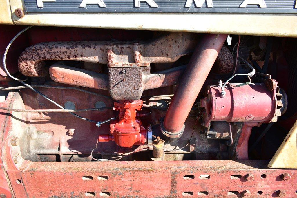 IHC 706 Farmall Tractor