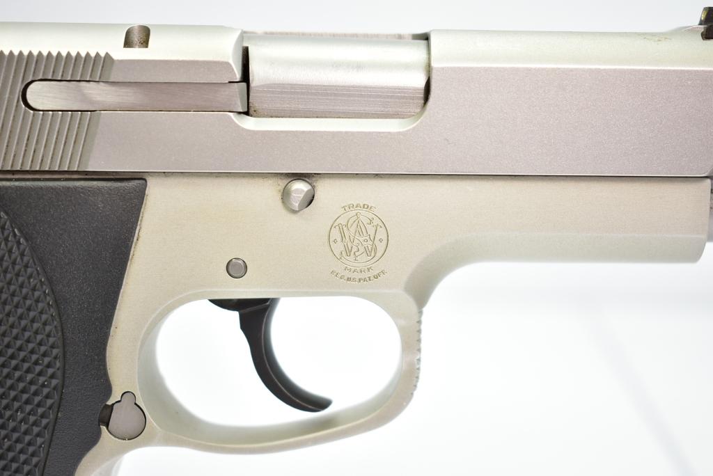 1997, Smith & Wesson, Model 4013, 40 S&W cal., Semi-Auto