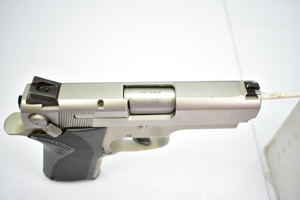 1997, Smith & Wesson, Model 4013, 40 S&W cal., Semi-Auto