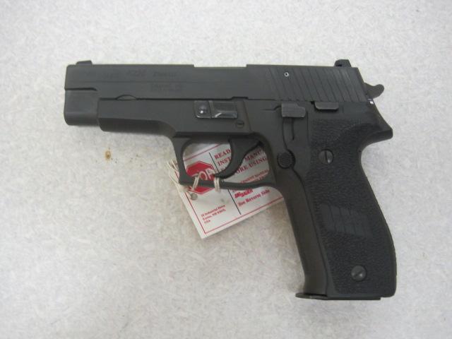 Sig Sauer mod.P226 40 S&W cal semi auto pistol NIB ser # U674733