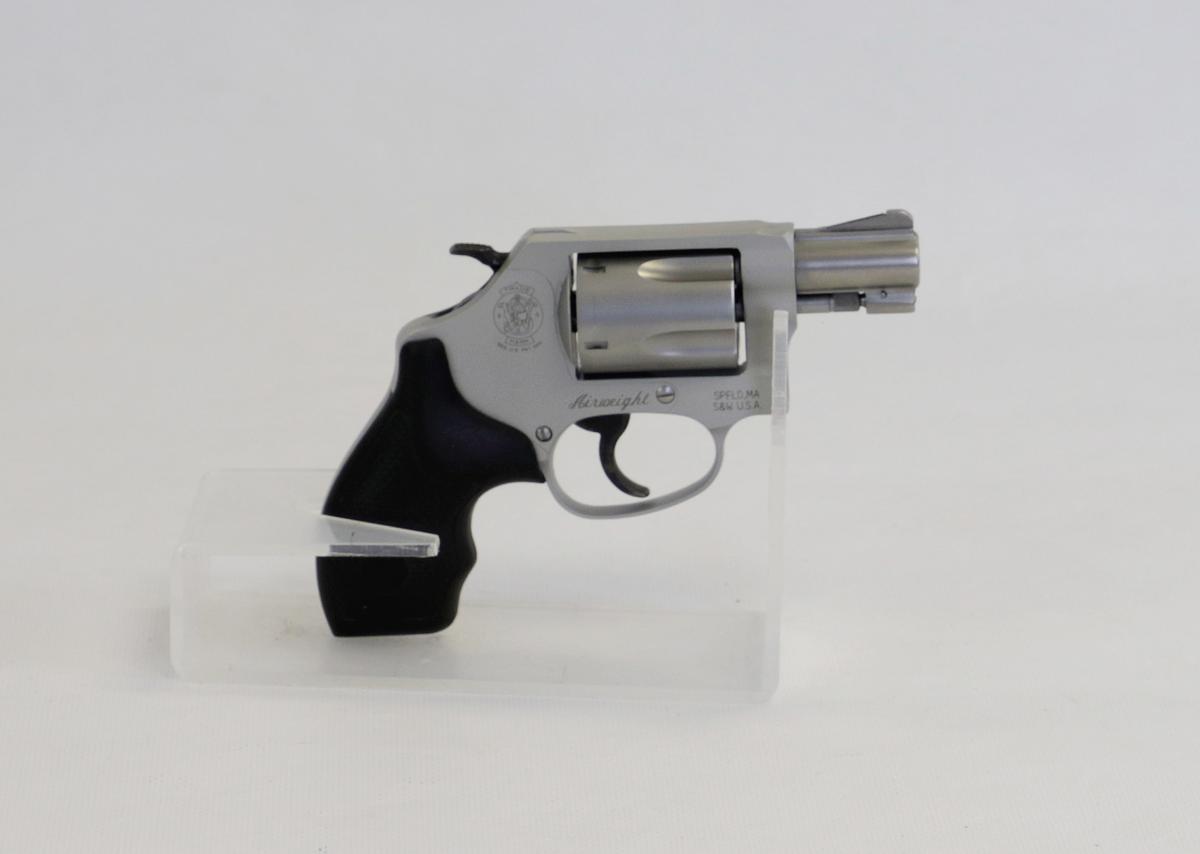 Smith & Wesson 637-2 Airweight 38 special cal revolver