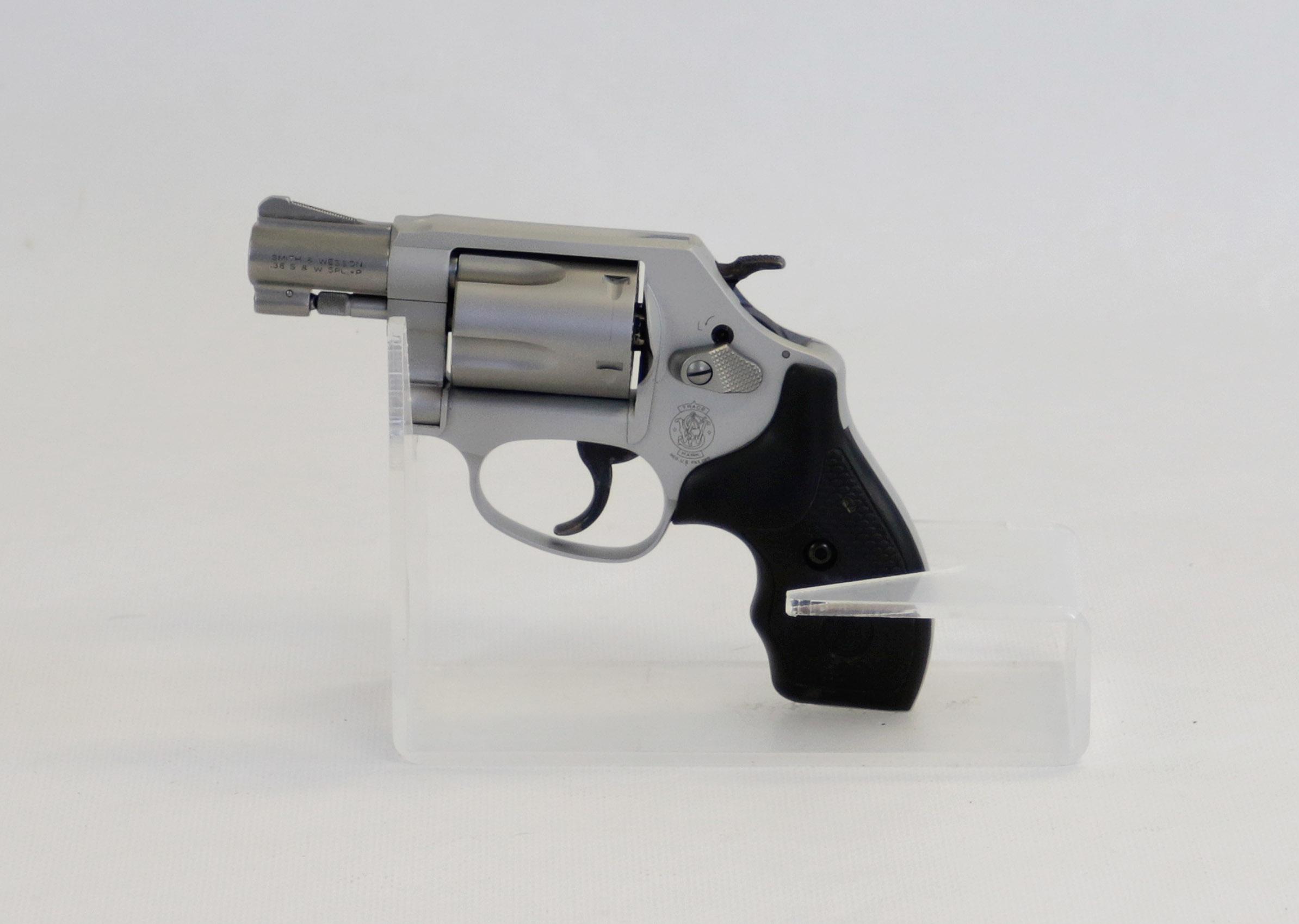 Smith & Wesson 637-2 Airweight 38 special cal revolver