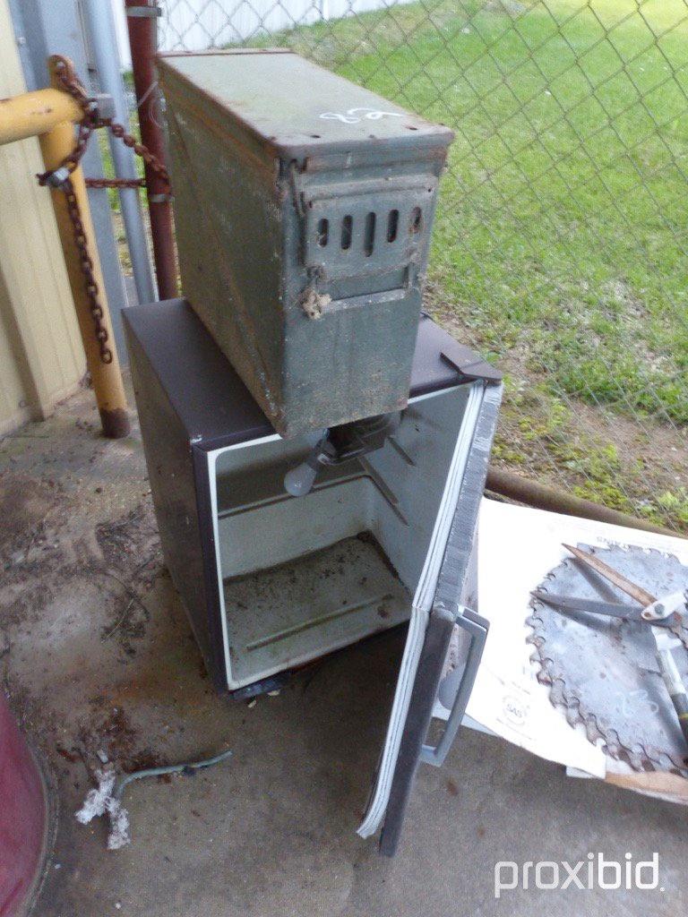 ARMY BOX AND REFRIGERATOR