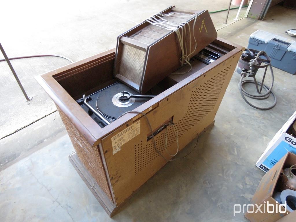 OLD RECORD PLAYER