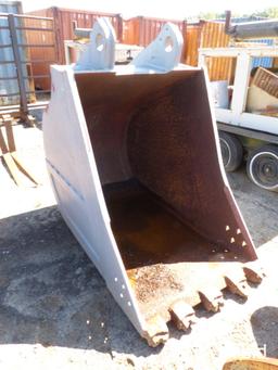 BIG EXCAVATOR BUCKET