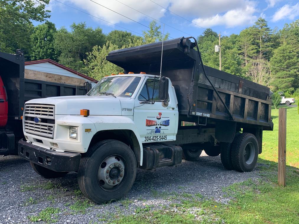 1991 Ford F700 Dump Truck 129,000 Miles