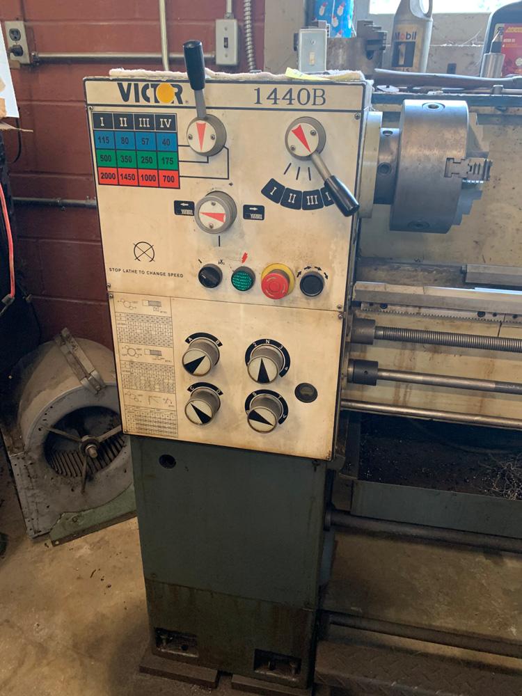 2010 Victor 1440B Lathe