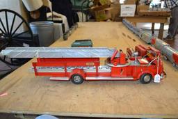 Aerial Ladder Firetruck w/ Siren by Model Toys