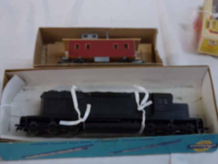 28ft 4 Window Caboose By Silver Streak & Athearn Diesel SD40-2 Powered