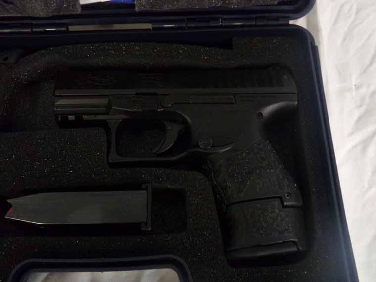 Walther PPQ 9mm Sub-Compact w/Hard Case, 3 mags, and Speed loader