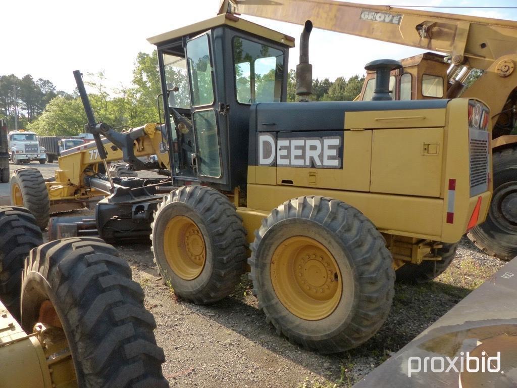 JOHN DEERE 770 MOTORGRADER, 2906 HOURS SHOWING, FRONT BLADE, ENGINE:6466AT-06