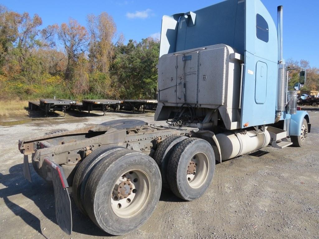 2001 Freightliner VIN: 1FUJAPCG81PA98606  Miles: 253739  Engine: Detroit Diesel  Vin # 1FUJAPCG81PA9