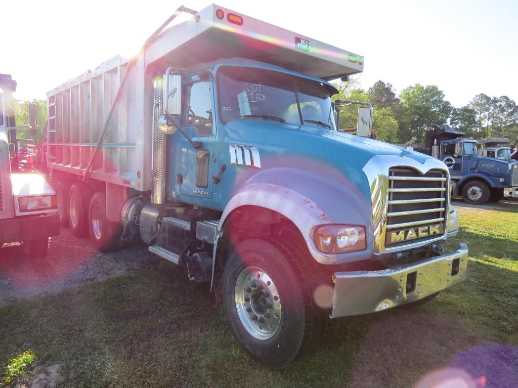 "2011 Mack 700 GU713 VIN: 1M2AX07C5BM010143