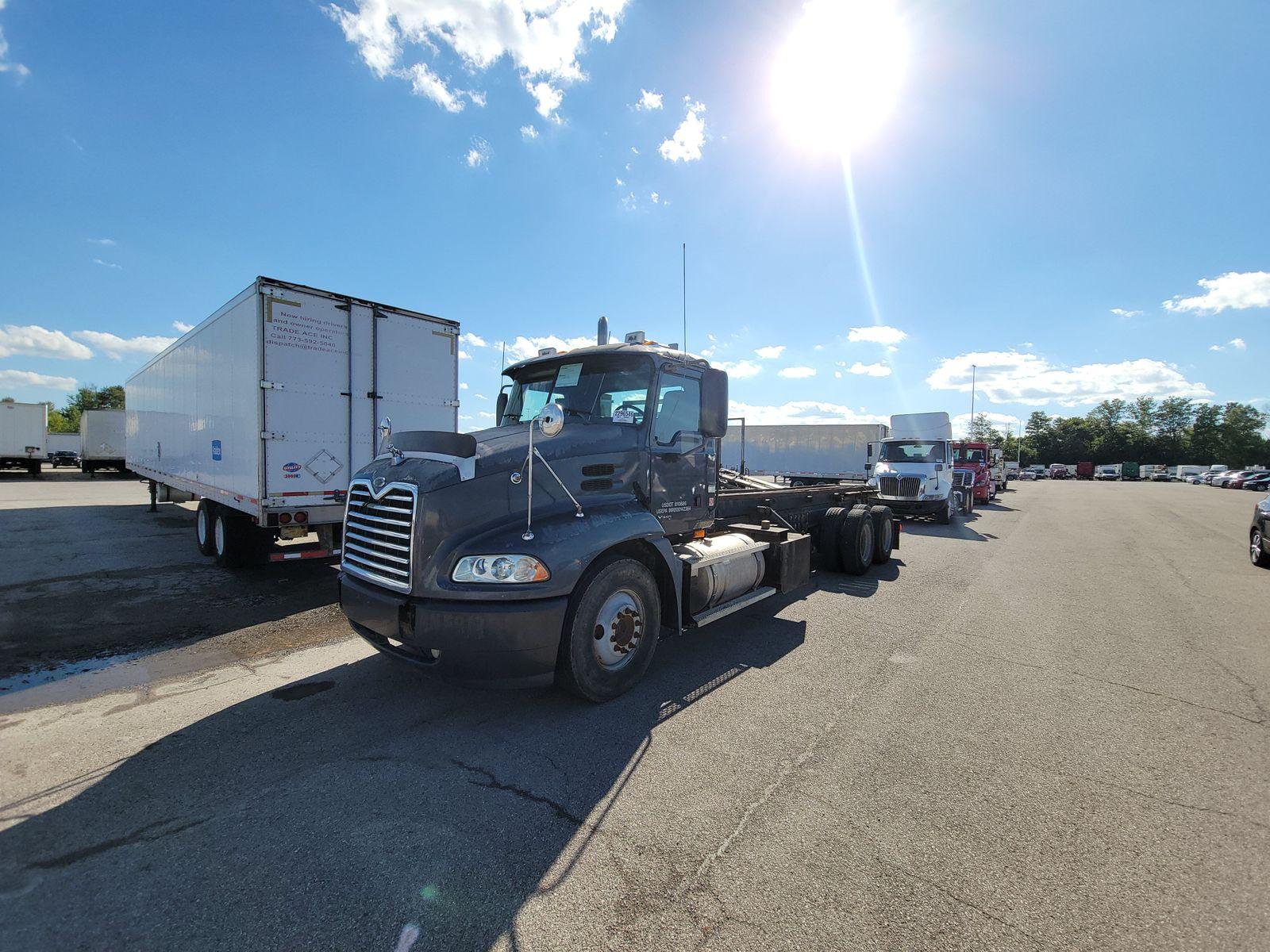 2005 MACK      CXN613