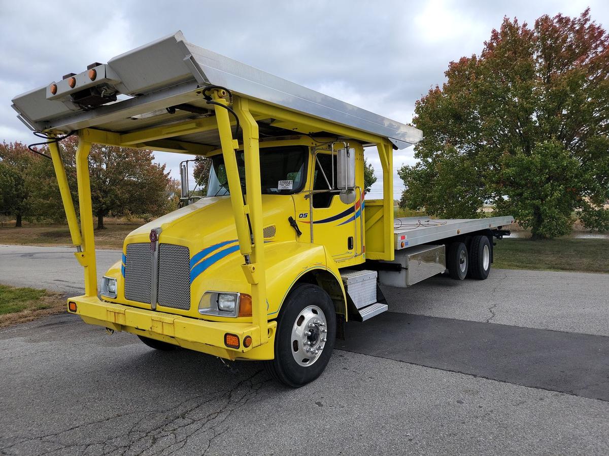 2005 KENWORTH  T300