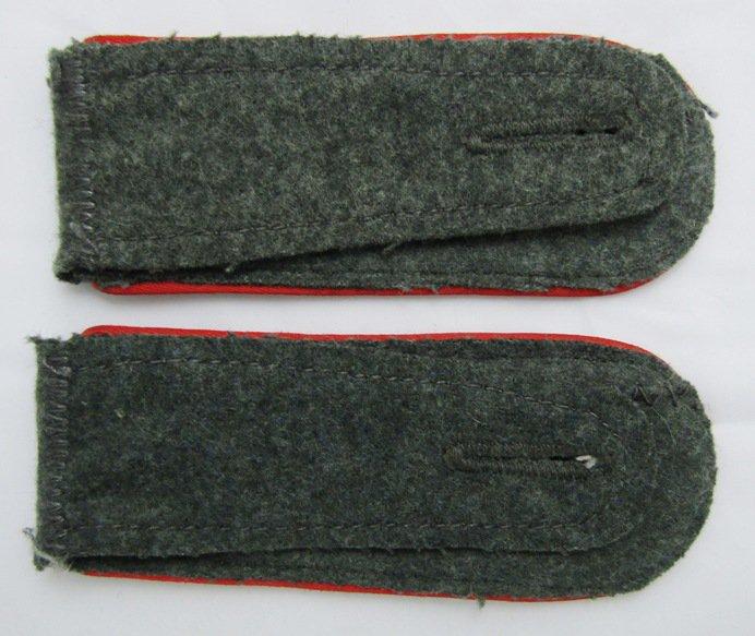 Late War Assault Gunner Wrapper Matching Pr. Slip On Shoulder Boards