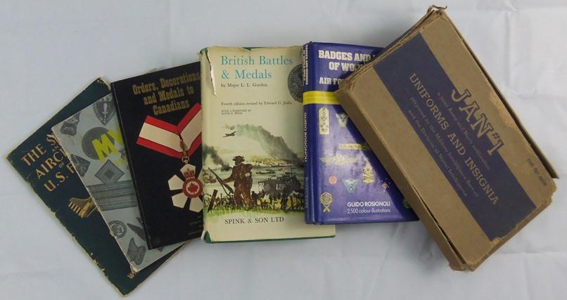 6 pcs. US/Canadian/British/Italian Insignia/Medals/Aircraft Reference Books