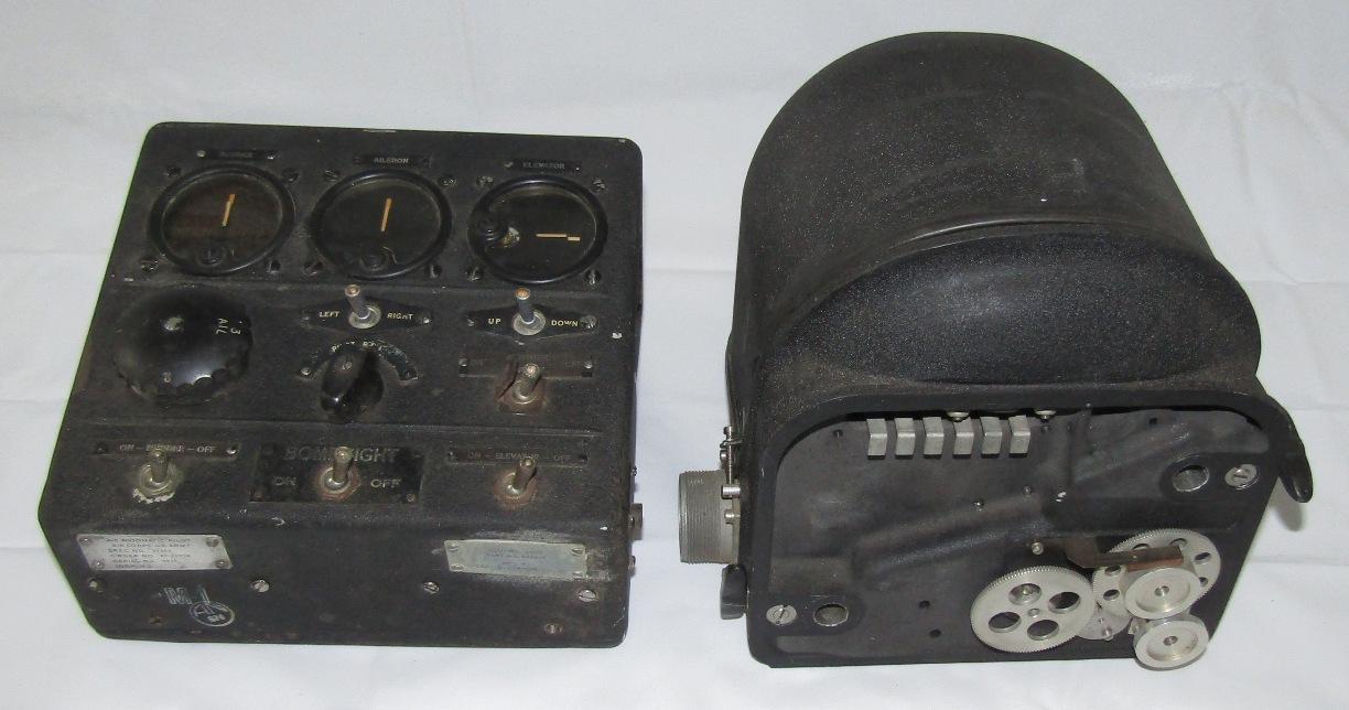 2pcs-Rare WW2 USAAF Sperry Bombsight A-5 Autopilot & A-5 Directional Autopilot Gyro