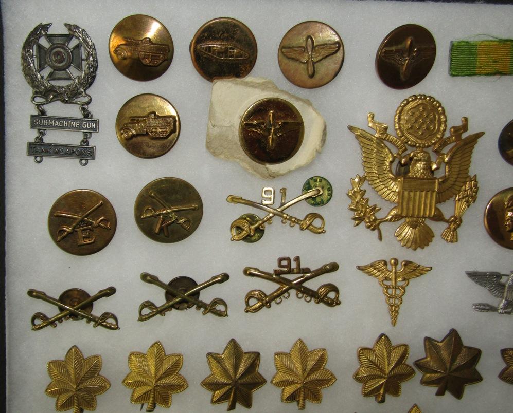 95 pcs Misc. WW2 US Army Collar And Rank Insignia, Etc.