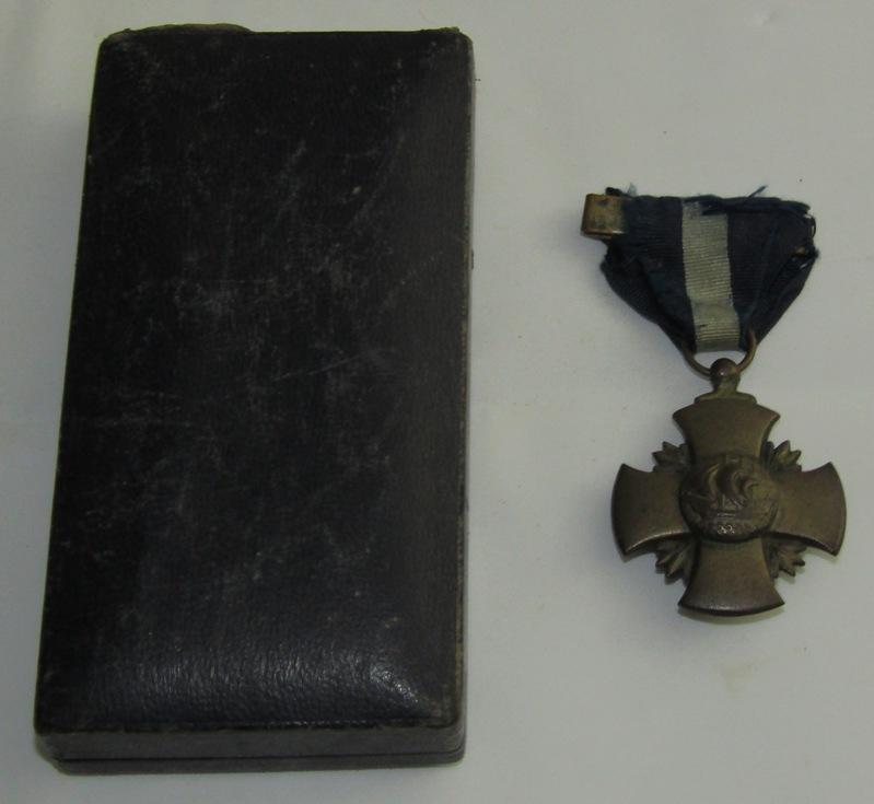 Rare Early 1920's US Navy Cross With Rare Early BB&B Issue Case