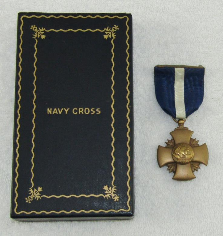 Original WW2 Period USMC/USN  "Navy" Cross With Original Short Case