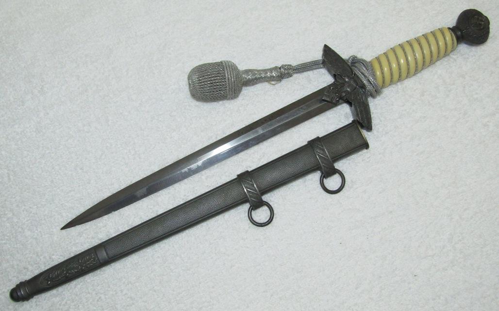 Minty WW2 Luftwaffe Officer's 2nd Model Dress Dagger W/Scabbard/Portapee