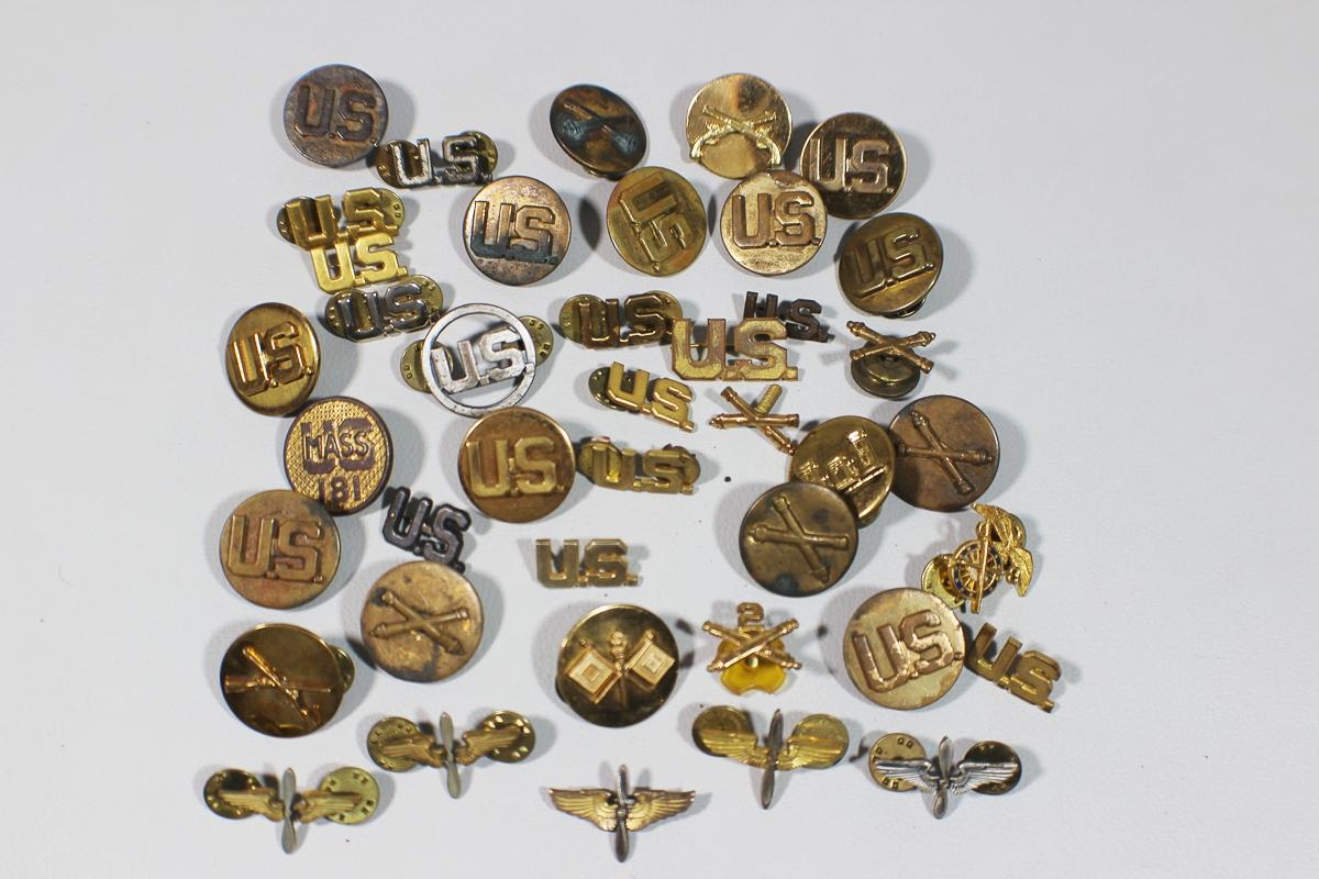 US WW2 Era W/ WW1 & Post War Officer & Enlisted Collar Brass, Pins, & Discs.