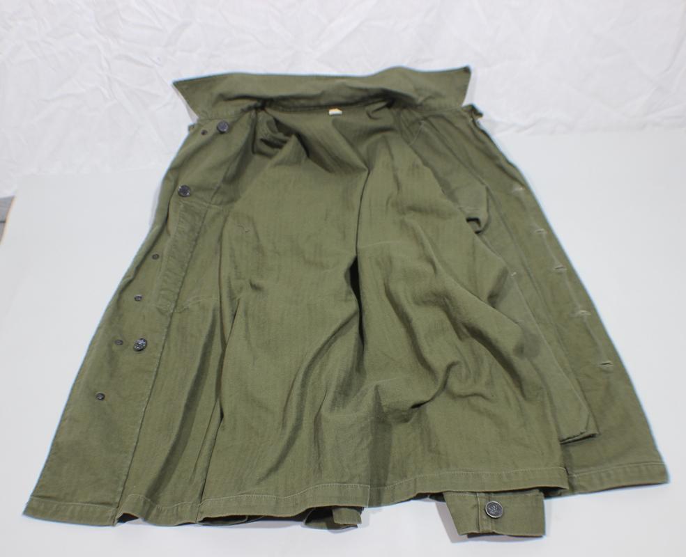 US WW2 HBT Herringbone Twill Combat Utility Jacket. 13 Star Steel Buttons. Under Arm Damage.