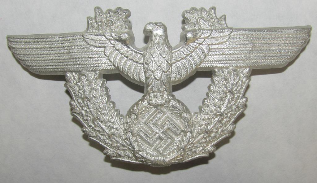 2pcs-Finely Detailed Nazi Police Shako And Cartridge Box Eagles