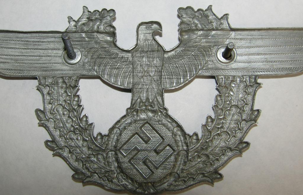 2pcs-Finely Detailed Nazi Police Shako And Cartridge Box Eagles