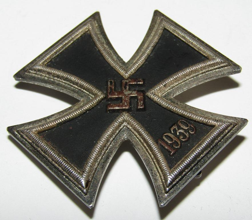 WW11 Iron Cross 1st Class With Issue Case-Dbl Maker Stamped "20-L/52" (C.F. Zimmermann, Pforzheim)
