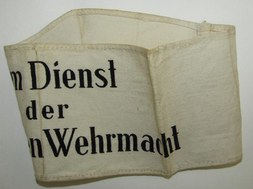 "Im Dienst der Deutschen Wehrmacht" Armband. Printed On White Cloth Base