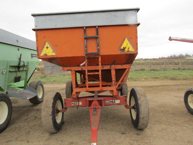Bradford Model 250 Gravity Box with Extensions on H&S 12 Ton Four Wheel Wag