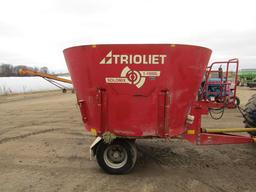 Triolet Model 1-1000L Single Screw Trailer Type TMR Mixer, Electronic Digit