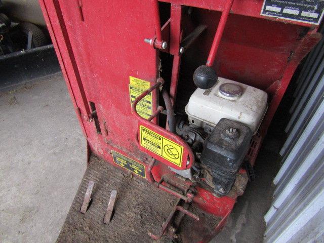 Farm-Way # 33 Dual Discharge Gas Powered Feed Cart